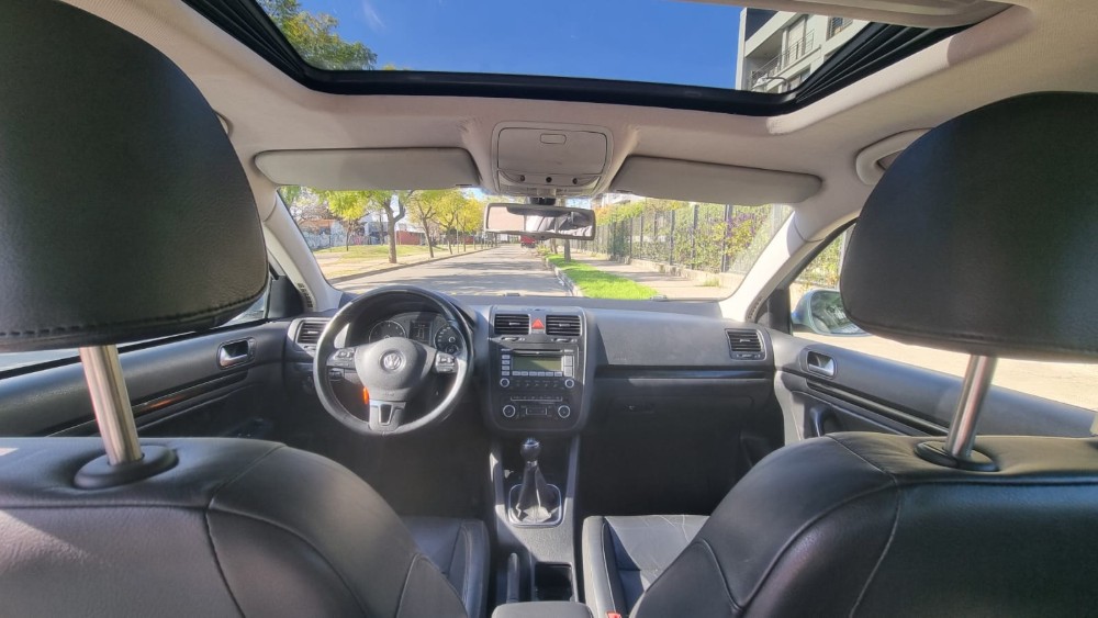 Volkswagen Vento Luxury 2.5 — foto 8